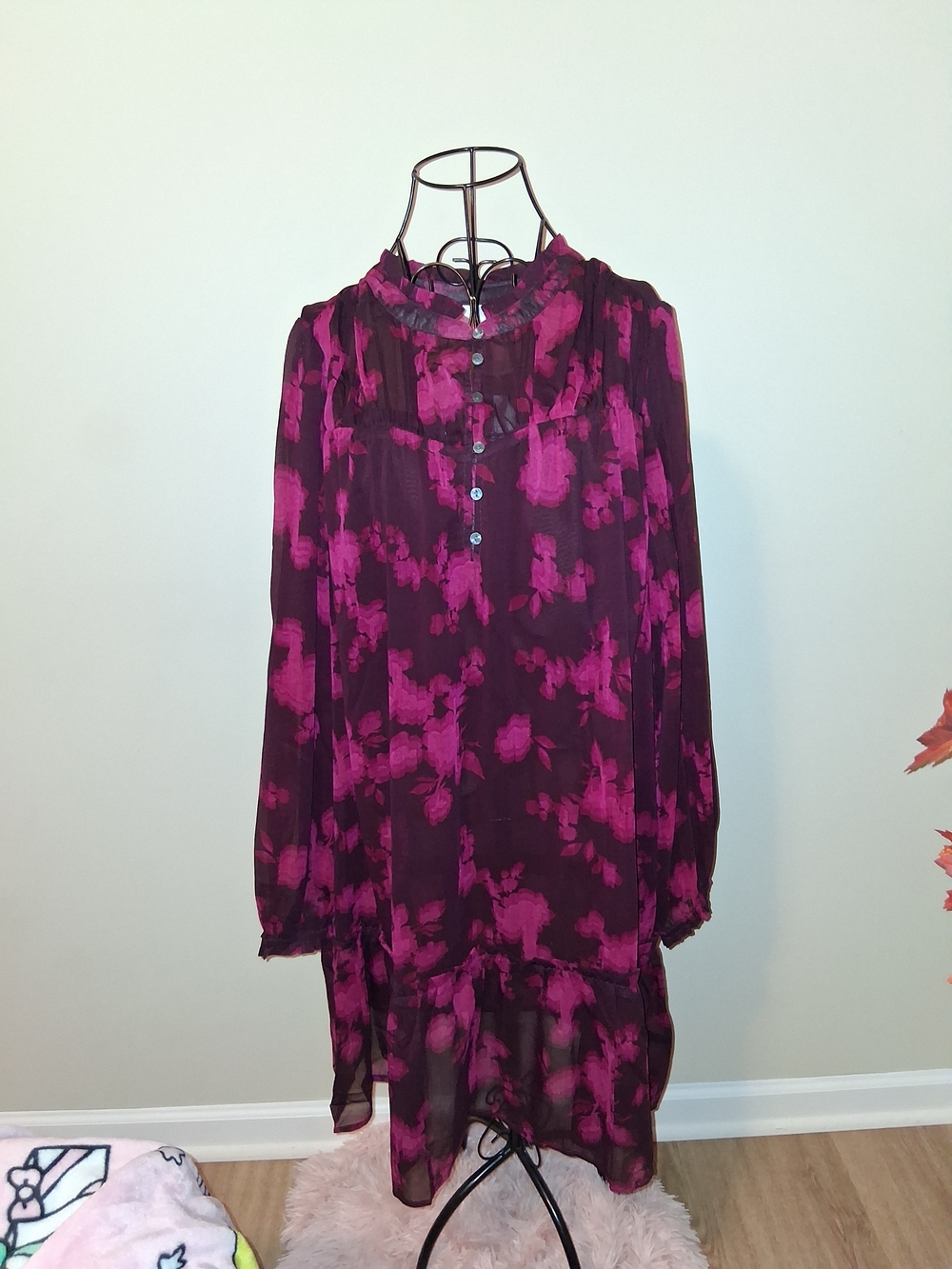 NWTS Time and Tru Floral Shift Dress in Burgundy XXL 20 & Rose/ Gold Earrings